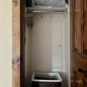 2ndbedroom_closet-inside.jpg