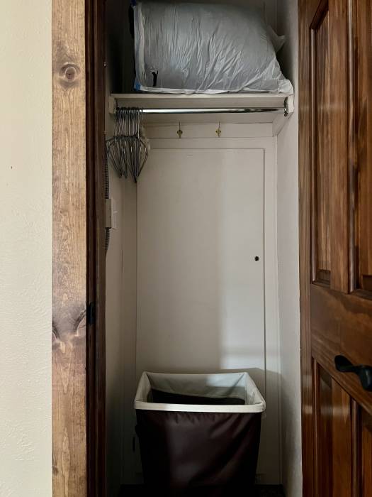 2ndbedroom_closet-inside.jpg